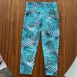 JIVA Activewear Flex Capri Palm Leaves Leggings Size Small